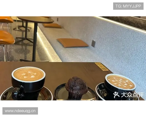 刷到苏翊鸣在街角咖啡店喝最便宜咖啡的图，随手放的几样东西价值比我半年工资还高