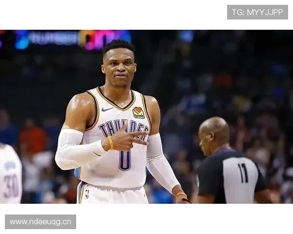 威少衣柜里塞满高定，训练完直接换三套出门