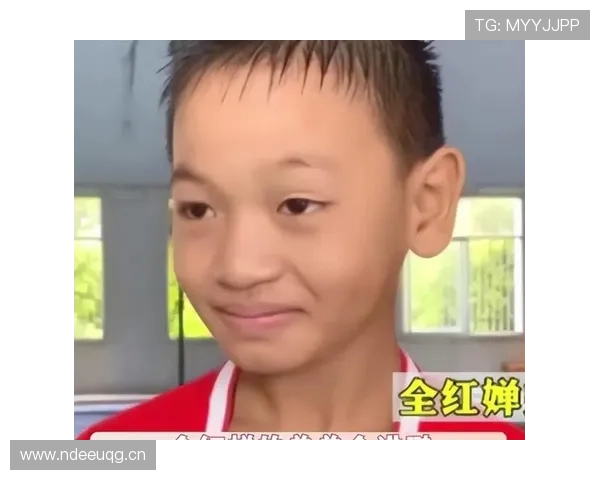 我刷到全红婵的随手日常：拖鞋宿舍配名表，画风太割裂，笑不出来