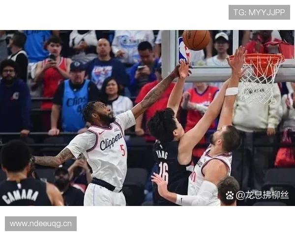 抢篮板犯规判定：篮球规则如何界定合法身体接触与犯规行为