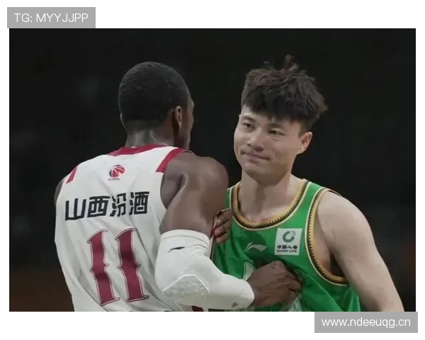 篮球裁判如何判定比赛中球员的假摔行为与处罚标准
